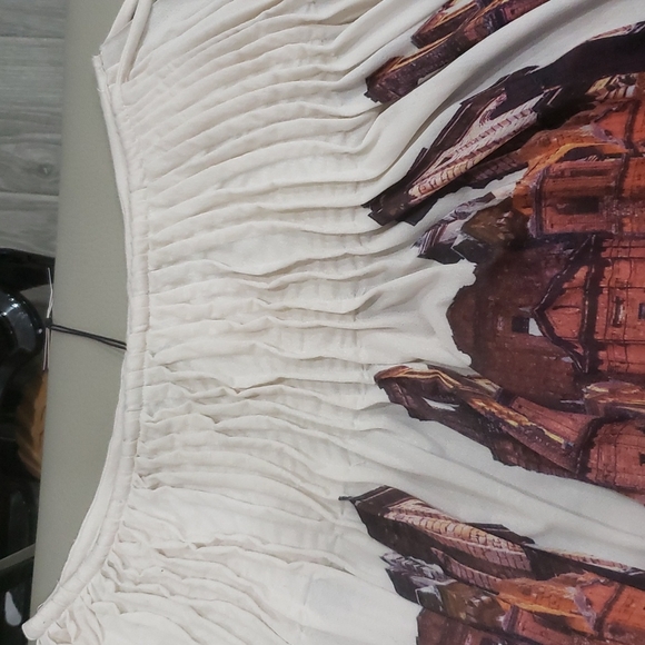 Beautiful Long Flowing Skirt w/ Gorgeous design - Picture 6 of 10